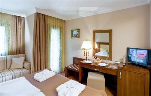 Latanya Park Resort - Club Standard Large Room - 200068