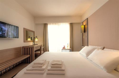 Liv Hotel By Bellazure - STANDARD ROOM - 99410