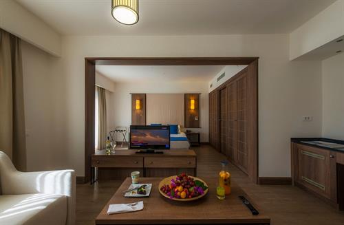 Liv Hotel By Bellazure - SUITE - 99411