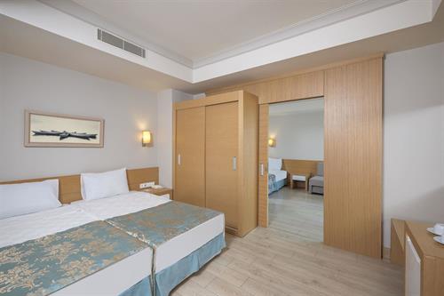 L'oceanica Beach Resort Hotel - MAIN BUILDING FAMILY ROOM - 230869