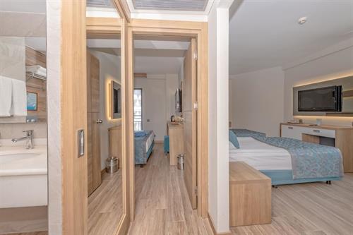 Meryan Hotel - Family Room - 187839