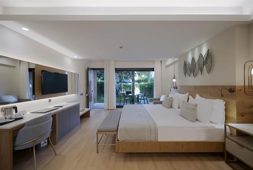 Miramare Beach Hotel - Deluxe Room With Private Garden - 248580