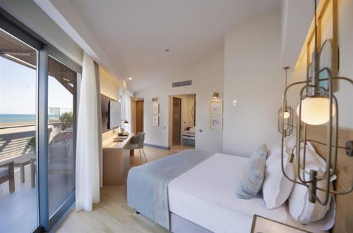Miramare Beach Hotel - Deluxe Terrace Room With Jacuzzi - 248576