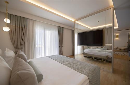 Miramare Queen Hotel - Suite With Jacuzzi & Sauna - 224554