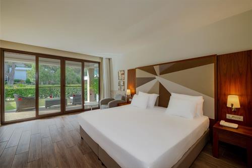 Nirvana Mediterranean Excellence - Lagoon Family Deluxe Suite Swim-Up Sharing Pool - 239874