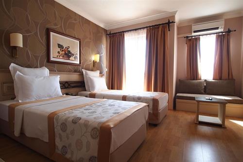 Romance Beach Hotel - Family Room - 225659