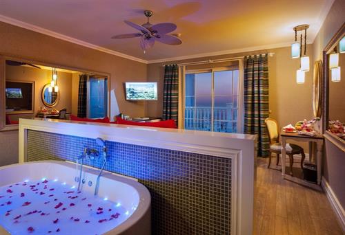 Rubi Platinum Spa Resort & Suites - DELUXE ROOM WITH JACUZZI - 226475