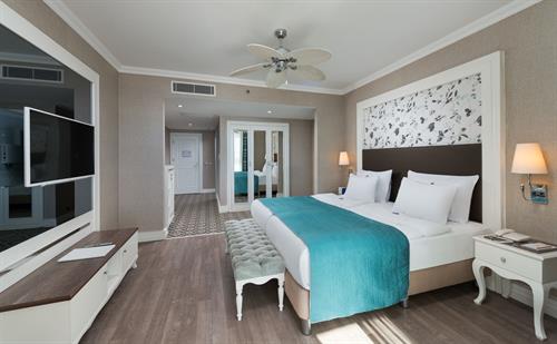 Rubi Platinum Spa Resort & Suites - KING SUITE LAND VIEW - 226476