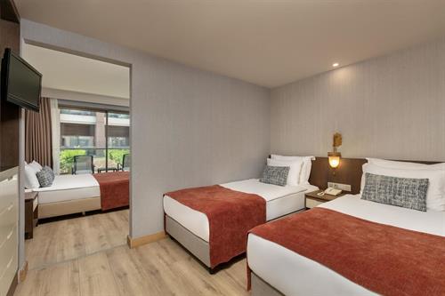 Sherwood Dreams Resort - Family Room With Jacuzzi - 227273