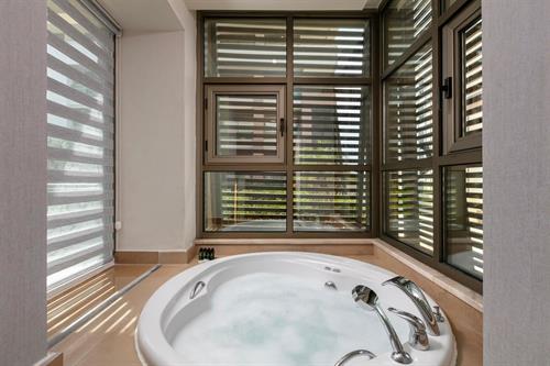 Sherwood Dreams Resort - Family Room With Jacuzzi - 227274