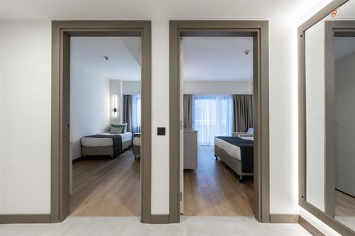 Side Breeze Hotel - FAMILY ROOM 2 BEDROOMS - 243701
