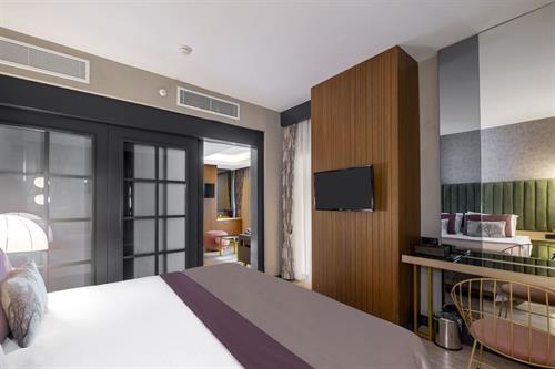 The Raga Side (Adults Only 16+) - SUITE - 232904