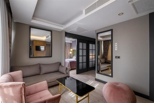 The Raga Side (Adults Only 16+) - SUITE - 232905