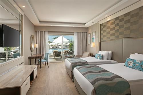 Titanic Deluxe Belek - FAMILY SWIM UP - 243768