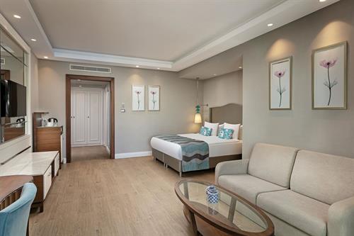 Titanic Deluxe Belek - FAMILY SWIM UP - 243770