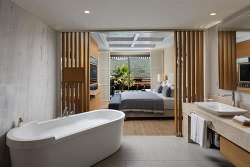 Titanic Luxury Collection Bodrum - Deluxe Room Swim Up - 241676