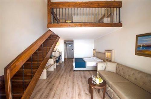 Utopia World Hotel - PENTHOUSE SUITE - 183810