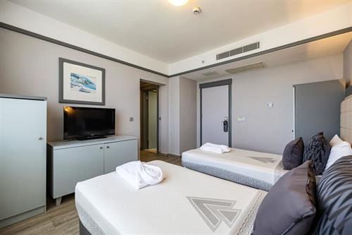 VONRESORT Golden Coast - FAMILY B (TWO ROOM) - 244634