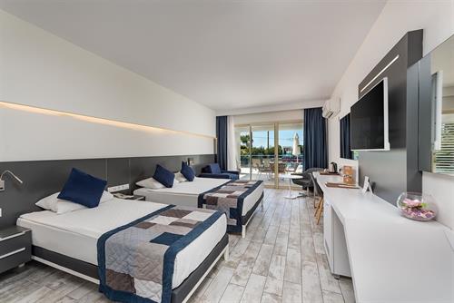 White City Beach Hotel (Adults Only 16+) - Premium Signature Room - 236912