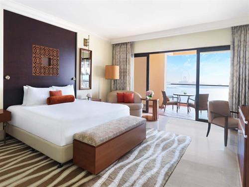 Fairmont The Palm - One Bedroom Palm Sea View Suite - 201710