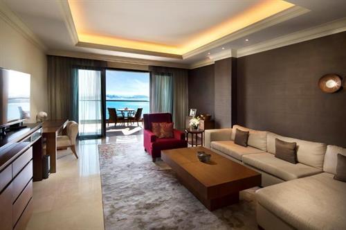 Fairmont The Palm - One Bedroom Palm Sea View Suite - 201711