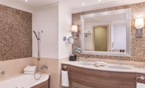 Ja Palm Tree Court - BEACH FRONT TERRACE JUNIOR SUITE - 218828