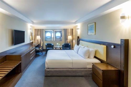 Queen Elizabeth 2 Hotel - Signature Room - 230333