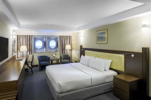 Queen Elizabeth 2 Hotel - Signature Room - 230335