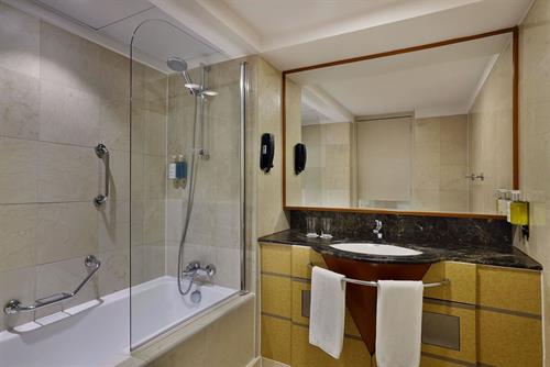 Queen Elizabeth 2 Hotel - Signature Room - 230337