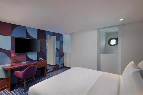 Queen Elizabeth 2 Hotel - STANDARD ROOM - 230317