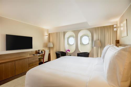 Queen Elizabeth 2 Hotel - SUPERIOR ROOM - 230323