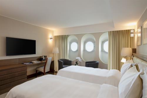 Queen Elizabeth 2 Hotel - SUPERIOR ROOM - 230324